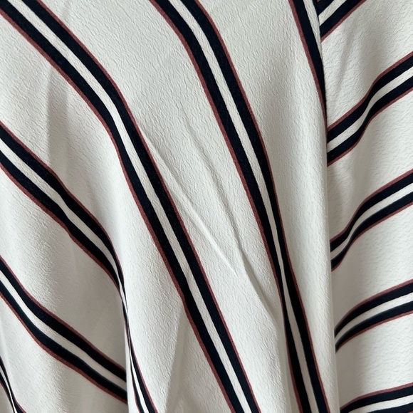 NWT Vine and Love Knot Detail Blouse - Picture 3 of 6